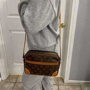 Louis Vuitton Trocadero Monogram Sling Purse